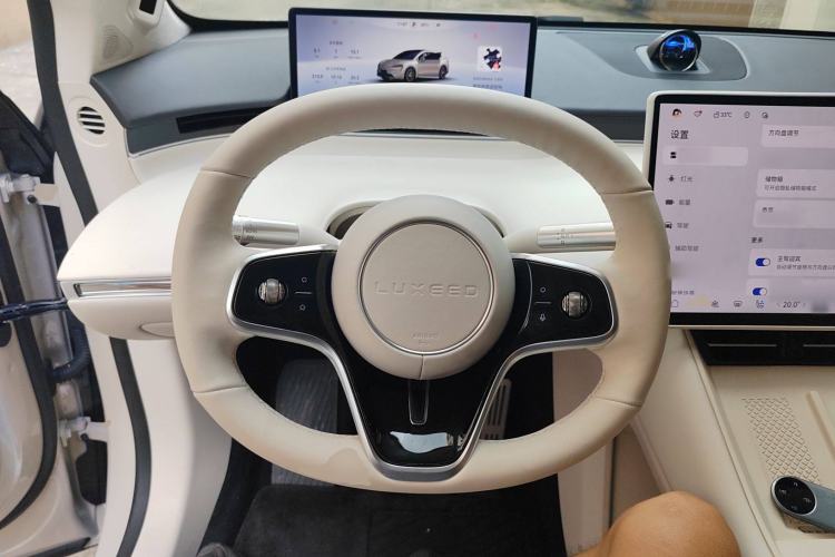 Used Hima Luxeed R7 2024 All-Electric 802 km Max Steering Wheel