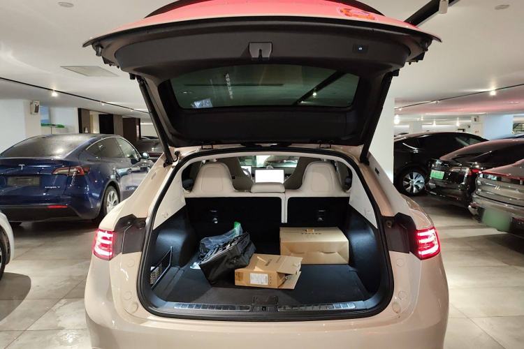 Used Hima Luxeed R7 2024 All-Electric 802 km Max Trunk
