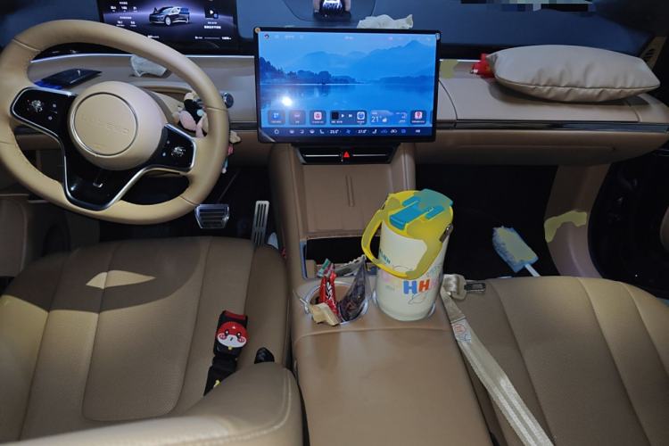 Used Hima Luxeed R7 2025 Extended-Range 251km Pro Center Console