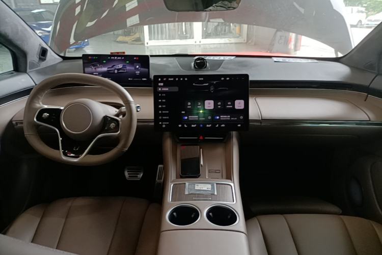 Used Hima Luxeed R7 2025 Range-Extended Version 251 km Max Center Console
