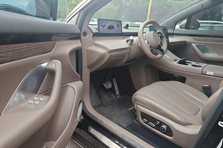 Used Hima Luxeed R7 2025 Extended-Range 331km Ultra Driver Seat