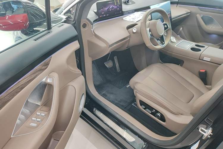 Used Hima Luxeed R7 2025 Range-Extended Version 251 km Max Driver Seat