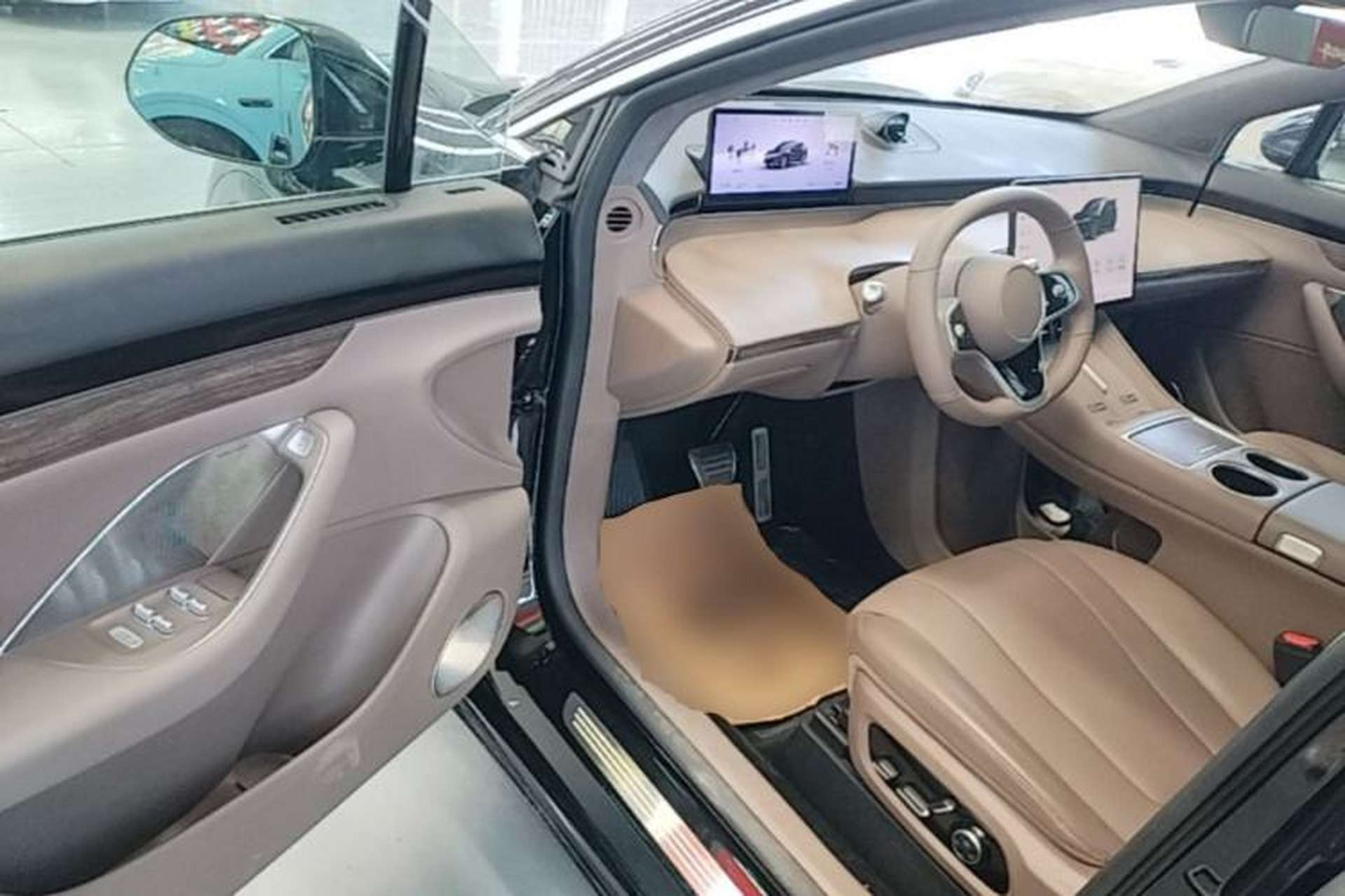 Used Hima Luxeed R7 2025 Range-Extended Version 360 km Max Driver Seat