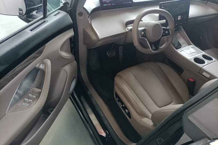Used Hima Luxeed R7 2025 Range-Extended Version 251 km Max Driver Seat