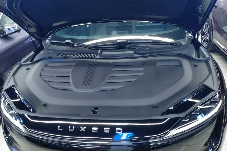 Used Hima Luxeed R7 2025 Range-Extended Version 251 km Max Engine Bay