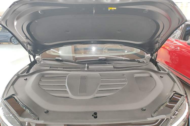 Used Hima Luxeed R7 2025 Range-Extended Version 251 km Max Engine Bay