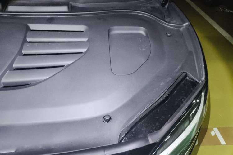 Used Hima Luxeed R7 2025 Range-Extended Version 360 km Max Engine Bay Left