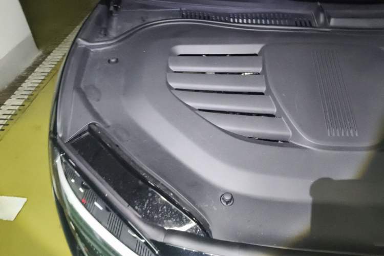 Used Hima Luxeed R7 2025 Range-Extended Version 360 km Max Engine Bay Right