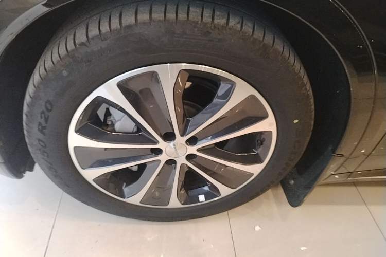Used Hima Luxeed R7 2025 Extended-Range 251km Pro Exterior 4