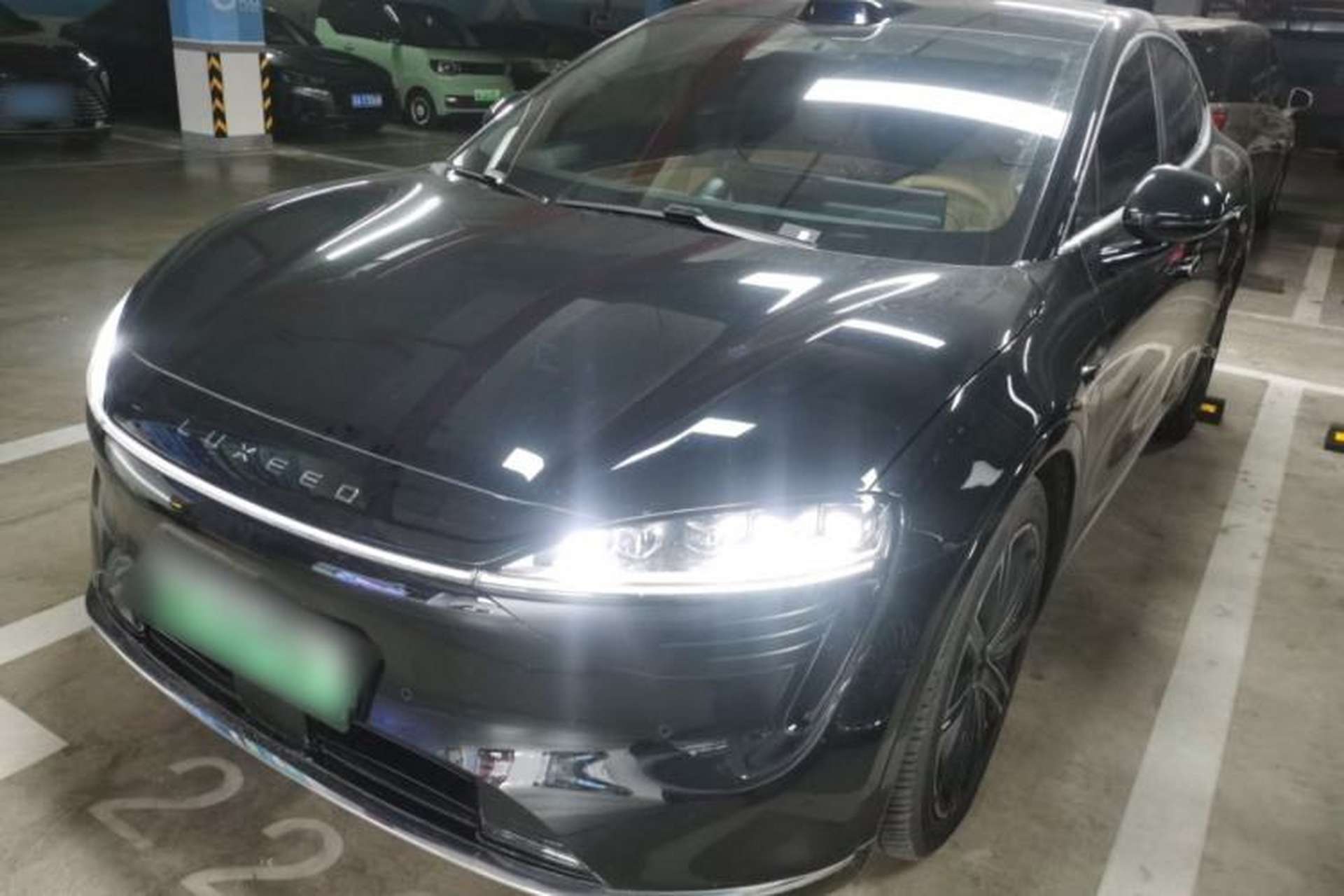 Used Hima Luxeed R7 2025 Range-Extended Version 251 km Max Front Left 45 Deg