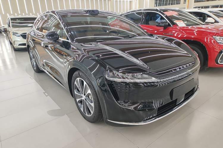 Used Hima Luxeed R7 2025 Range-Extended Version 251 km Max Front Right 45 Deg