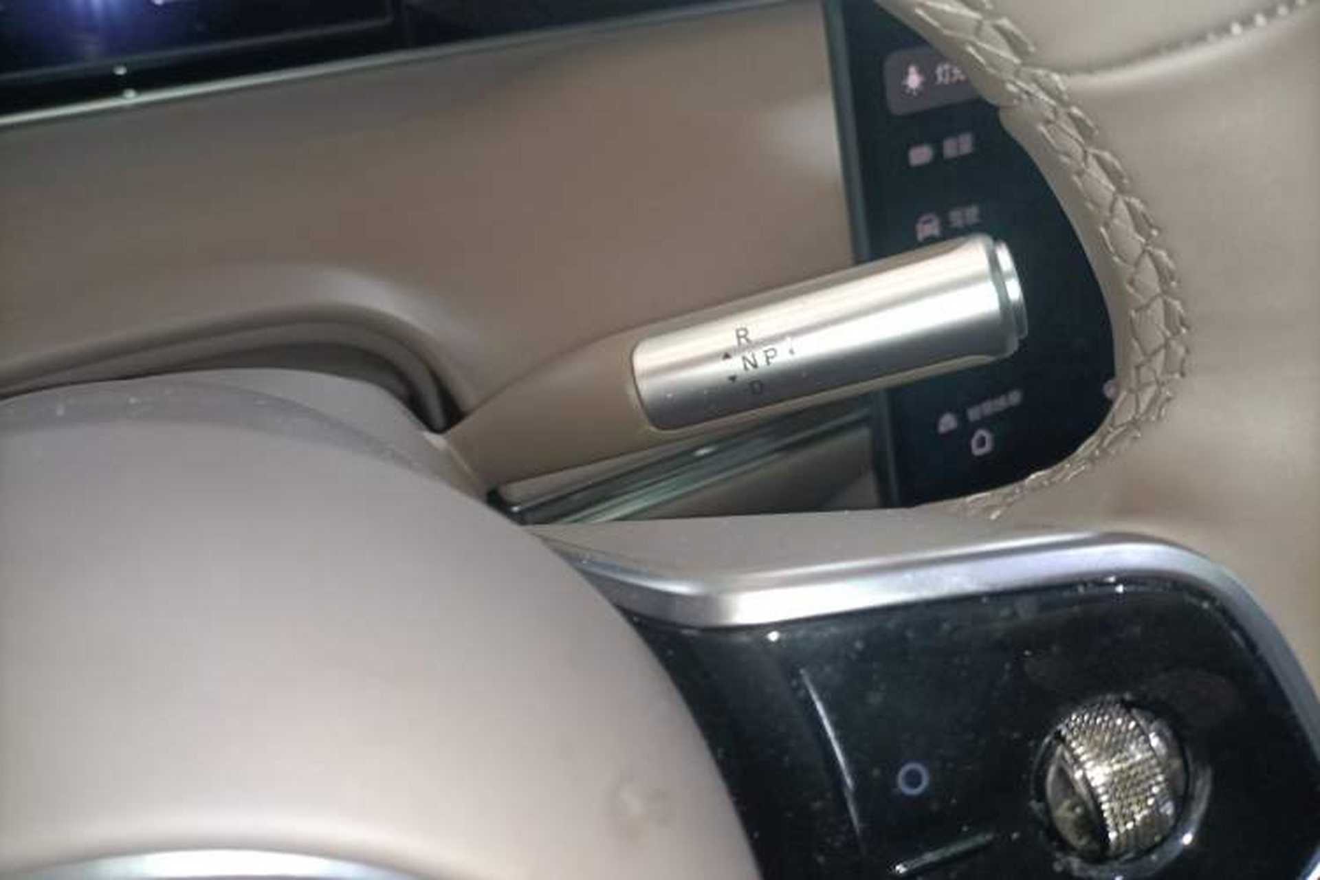 Used Hima Luxeed R7 2025 Range-Extended Version 360 km Max Gear Lever