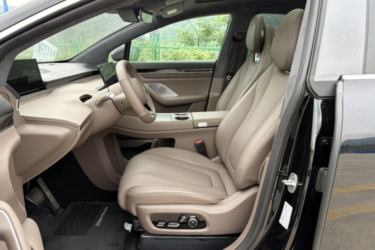 Used Hima Luxeed R7 2025 Range-Extended Version 251 km Max Interior 1