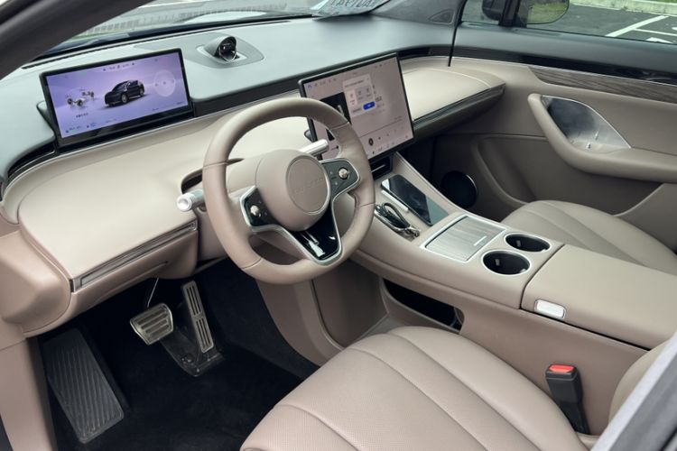 Used Hima Luxeed R7 2025 Range-Extended Version 251 km Max Interior 2