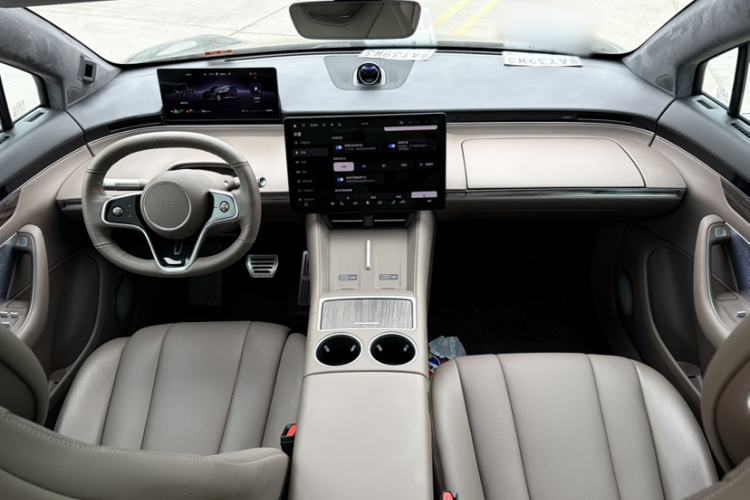 Used Hima Luxeed R7 2025 Range-Extended Version 251 km Max Interior 4