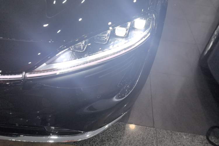 Used Hima Luxeed R7 2025 Extended-Range 331km Ultra Left Front Headlight