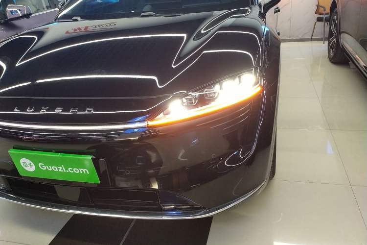 Used Hima Luxeed R7 2025 Range-Extended Version 251 km Max Left Front Headlight