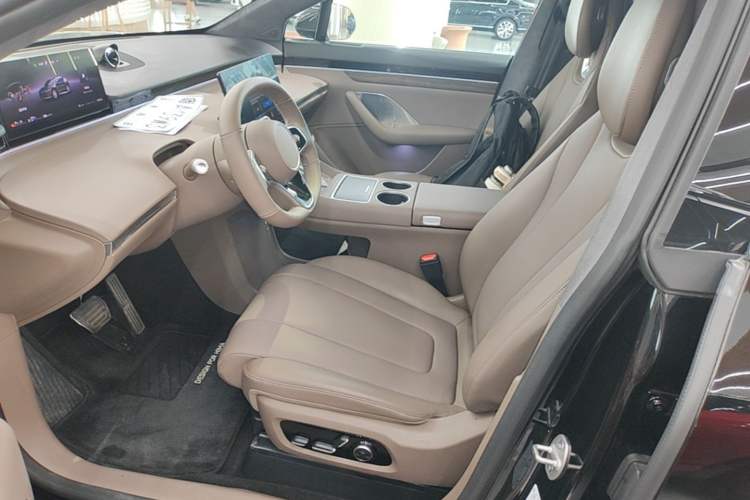 Used Hima Luxeed R7 2025 Range-Extended Version 251 km Max Left Front Seat