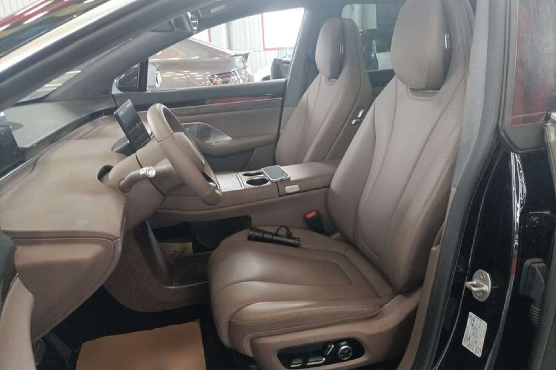 Used Hima Luxeed R7 2025 Range-Extended Version 360 km Max Left Front Seat