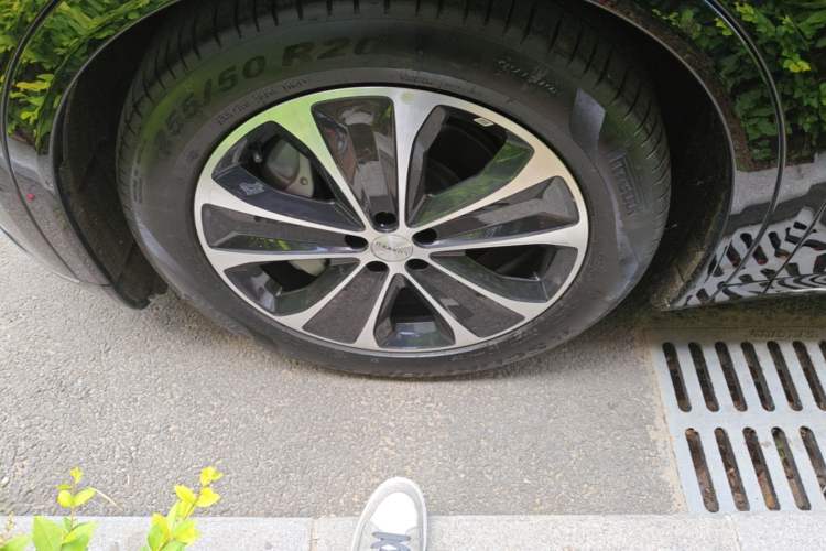Used Hima Luxeed R7 2025 Range-Extended Version 251 km Max Left Front Wheel Hub