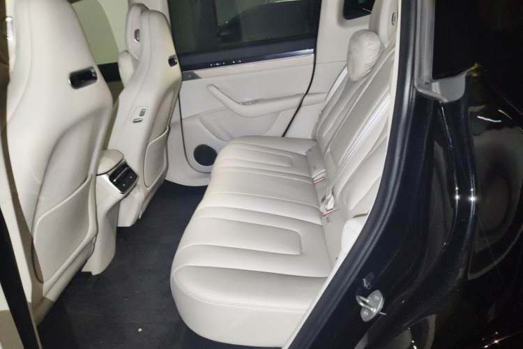Used Hima Luxeed R7 2025 Range-Extended Version 360 km Max Left Rear Seat