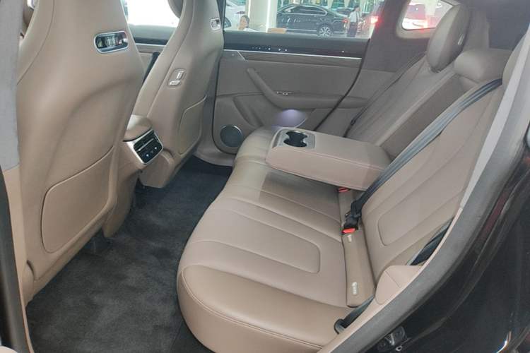 Used Hima Luxeed R7 2025 Range-Extended Version 251 km Max Left Rear Seat