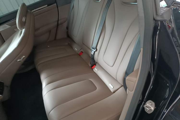 Used Hima Luxeed R7 2025 Range-Extended Version 251 km Max Left Rear Seat