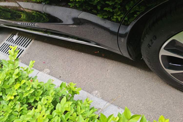 Used Hima Luxeed R7 2025 Range-Extended Version 251 km Max Left Side Sill