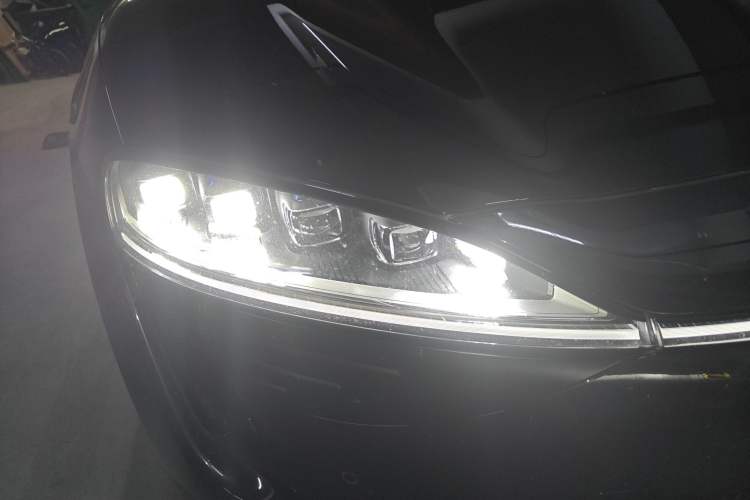 Used Hima Luxeed R7 2025 Extended-Range 251km Pro Right Front Headlight