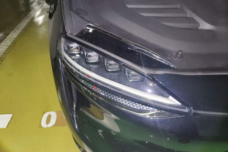 Used Hima Luxeed R7 2025 Range-Extended Version 360 km Max Right Front Headlight