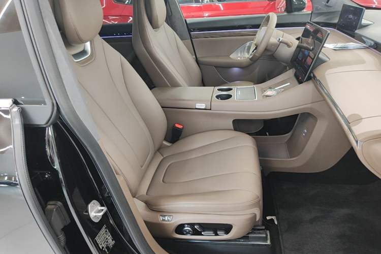 Used Hima Luxeed R7 2025 Range-Extended Version 251 km Max Right Front Seat