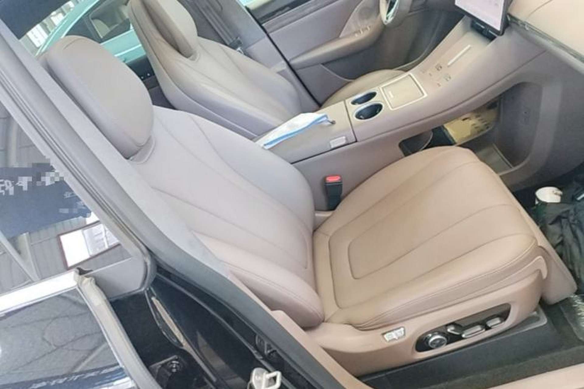 Used Hima Luxeed R7 2025 Range-Extended Version 360 km Max Right Front Seat