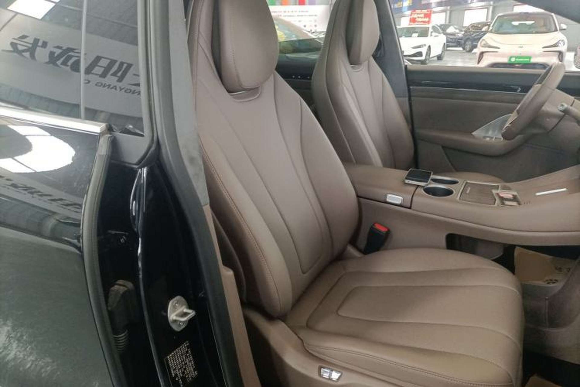 Used Hima Luxeed R7 2025 Range-Extended Version 360 km Max Right Front Seat