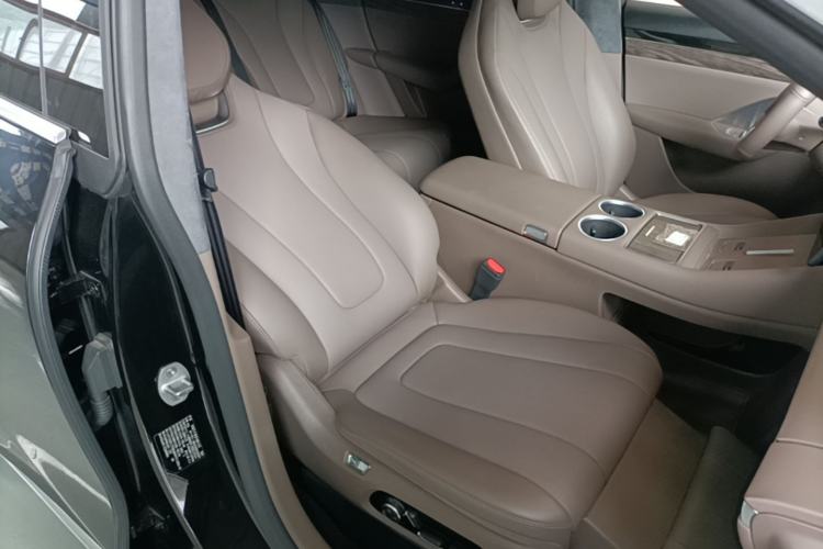 Used Hima Luxeed R7 2025 Range-Extended Version 251 km Max Right Front Seat