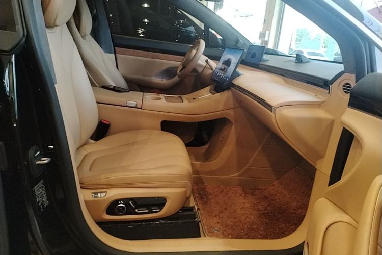 Used Hima Luxeed R7 2025 Extended-Range 251km Pro Right Front Seat
