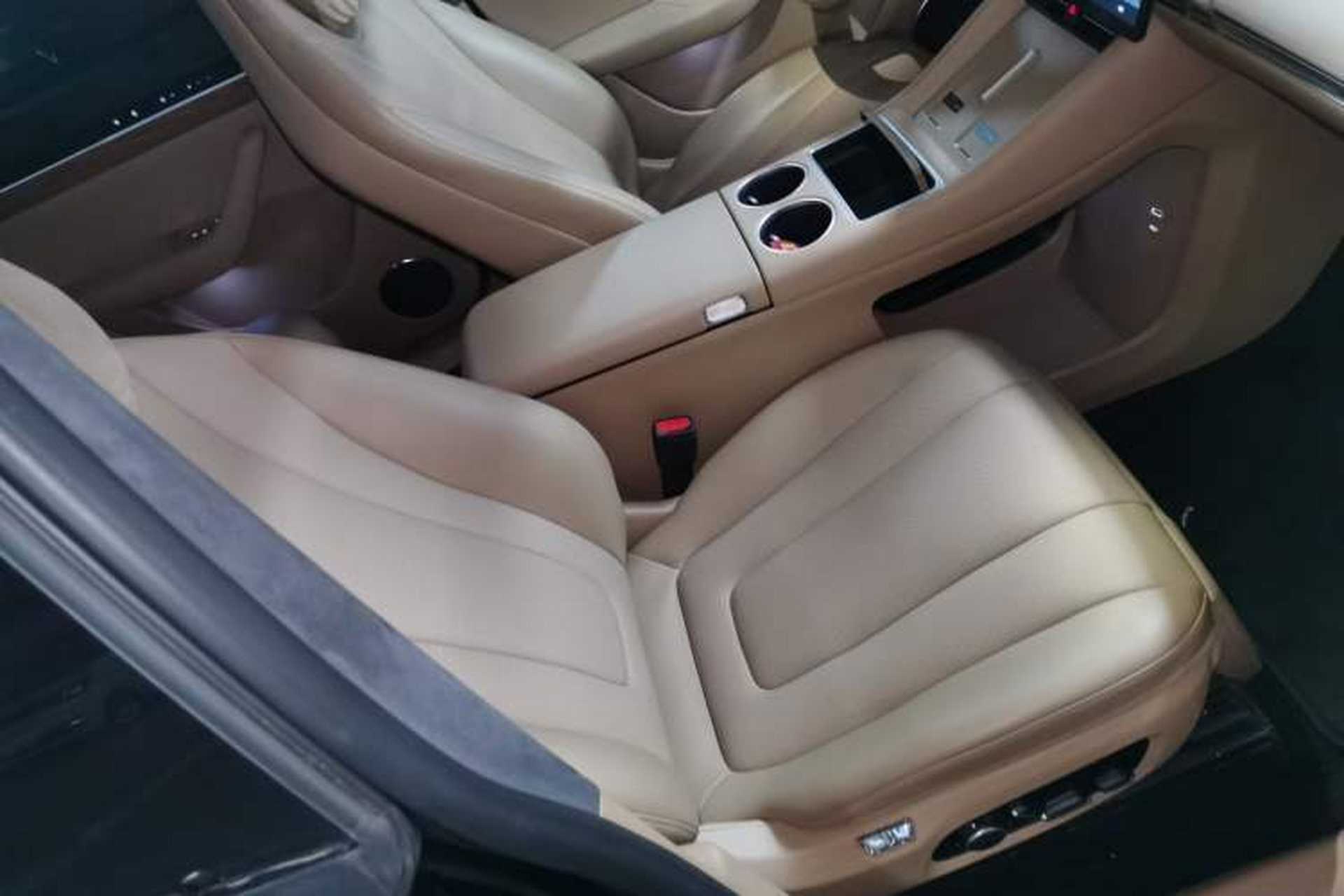 Used Hima Luxeed R7 2025 Range-Extended Version 251 km Max Right Front Seat