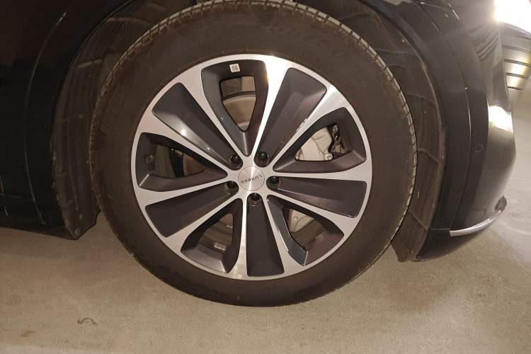 Used Hima Luxeed R7 2025 Extended-Range 251km Pro Right Front Wheel Hub