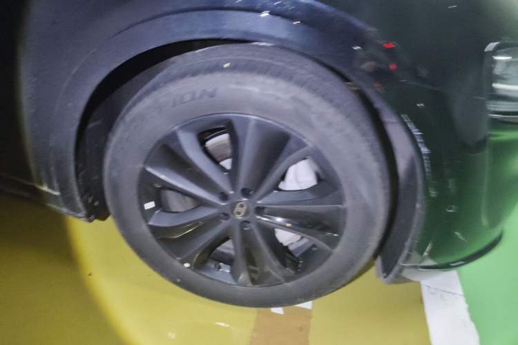 Used Hima Luxeed R7 2025 Range-Extended Version 360 km Max Right Front Wheel Hub