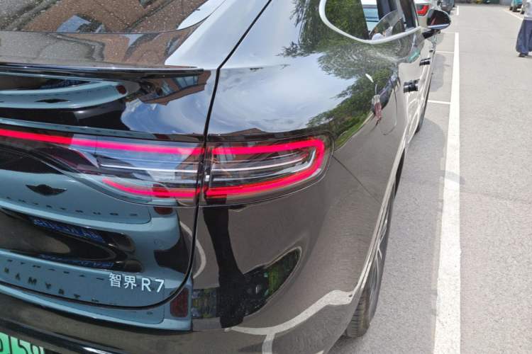 Used Hima Luxeed R7 2025 Range-Extended Version 251 km Max Right Rear Taillight