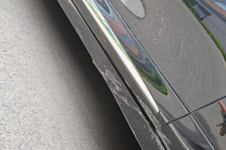 Used Hima Luxeed R7 2025 Range-Extended Version 251 km Max Right Side Sill