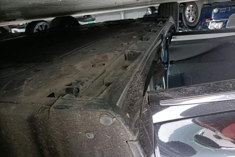 Used Hima Luxeed R7 2025 Range-Extended Version 251 km Max Right Side Sill