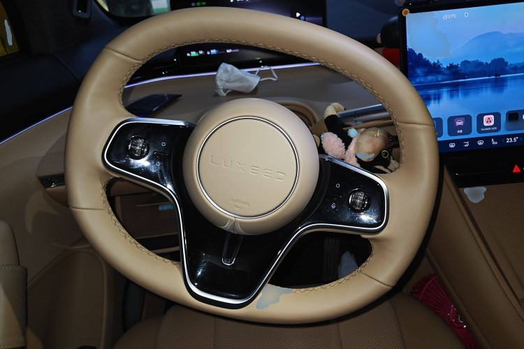 Used Hima Luxeed R7 2025 Extended-Range 251km Pro Steering Wheel