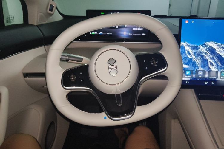 Used Hima Luxeed R7 2025 Range-Extended Version 360 km Max Steering Wheel