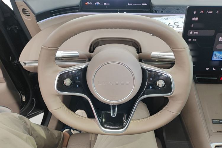 Used Hima Luxeed R7 2025 Range-Extended Version 251 km Max Steering Wheel