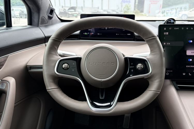 Used Hima Luxeed R7 2025 Range-Extended Version 251 km Max Steering Wheel