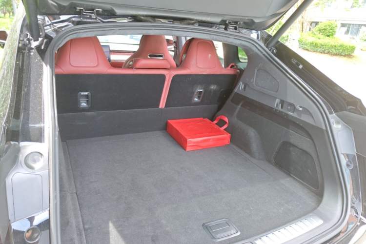 Used Hima Luxeed R7 2025 Range-Extended Version 251 km Max Trunk