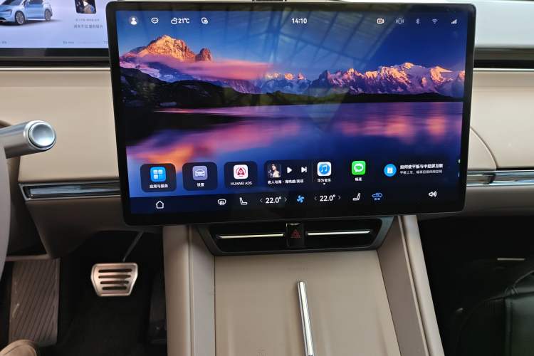 Used Hima Luxeed R7 2025 Range-Extended Version 251 km Max Audio And AC Panel