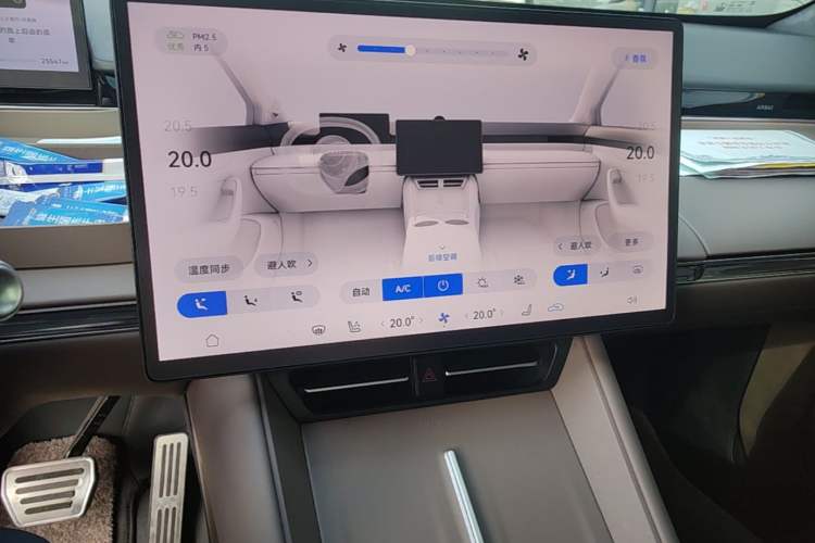 Used Hima Luxeed R7 2025 Range-Extended Version 251 km Max Audio And AC Panel