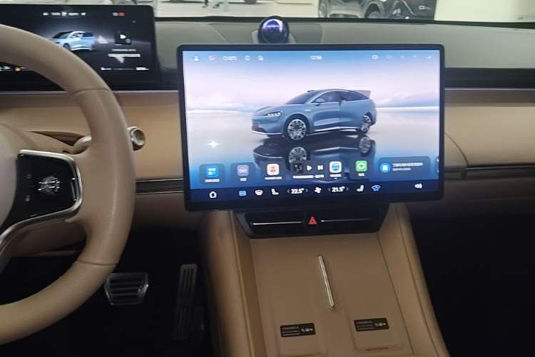 Used Hima Luxeed R7 2025 Range-Extended Version 251 km Max Audio And AC Panel