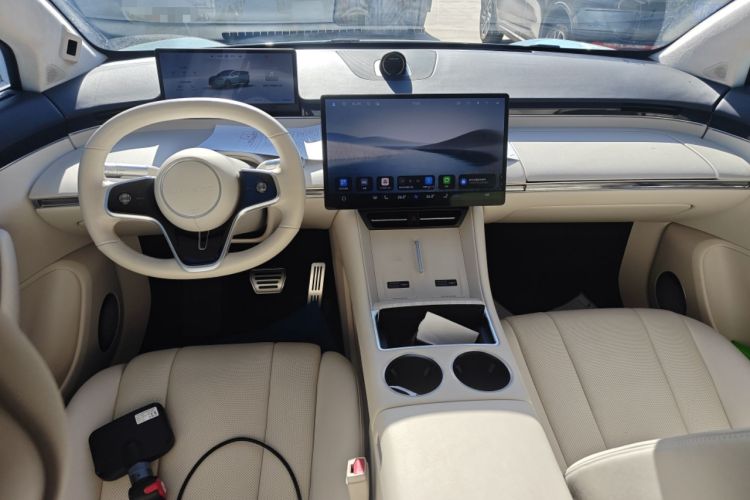 Used Hima Luxeed R7 2025 Range-Extended Version 251 km Max Center Console